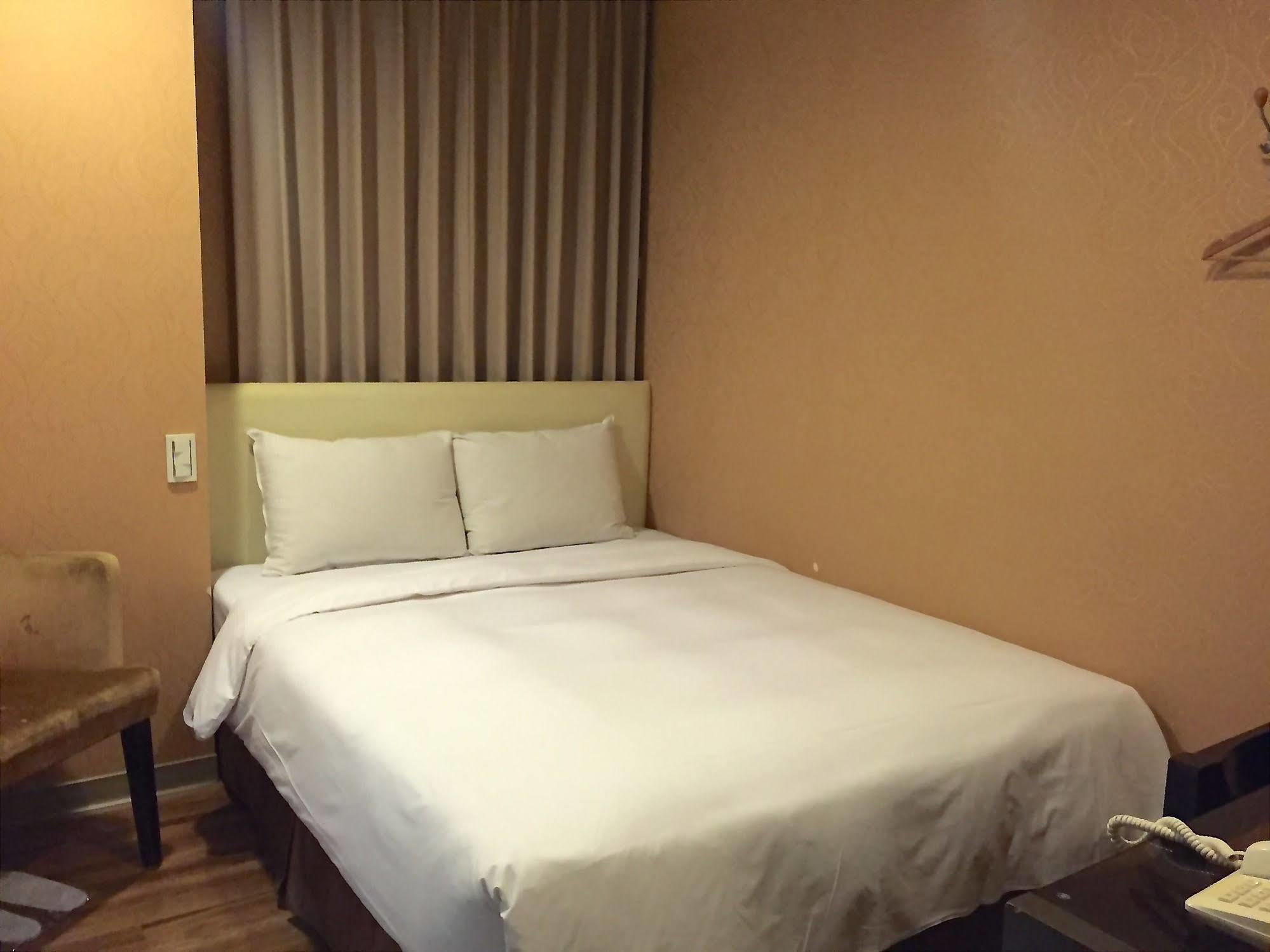 Garden Hotel Taichung Esterno foto